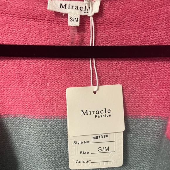 NWT Miracle Two Toned Color Block
Long Body Knit Open Cardigan. Size S/M - Picture 6 of 7